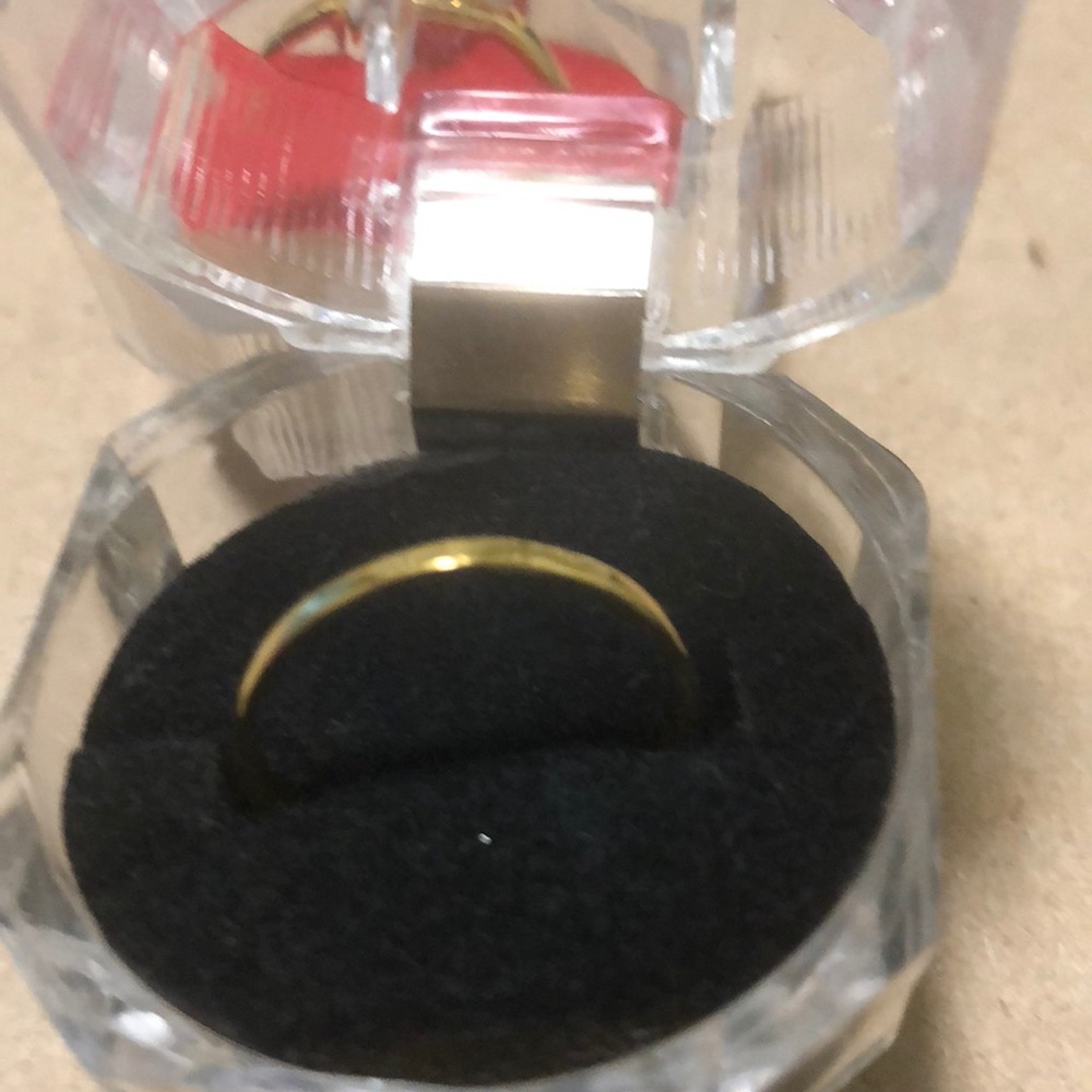 Gold ring - Picture 2 of 2